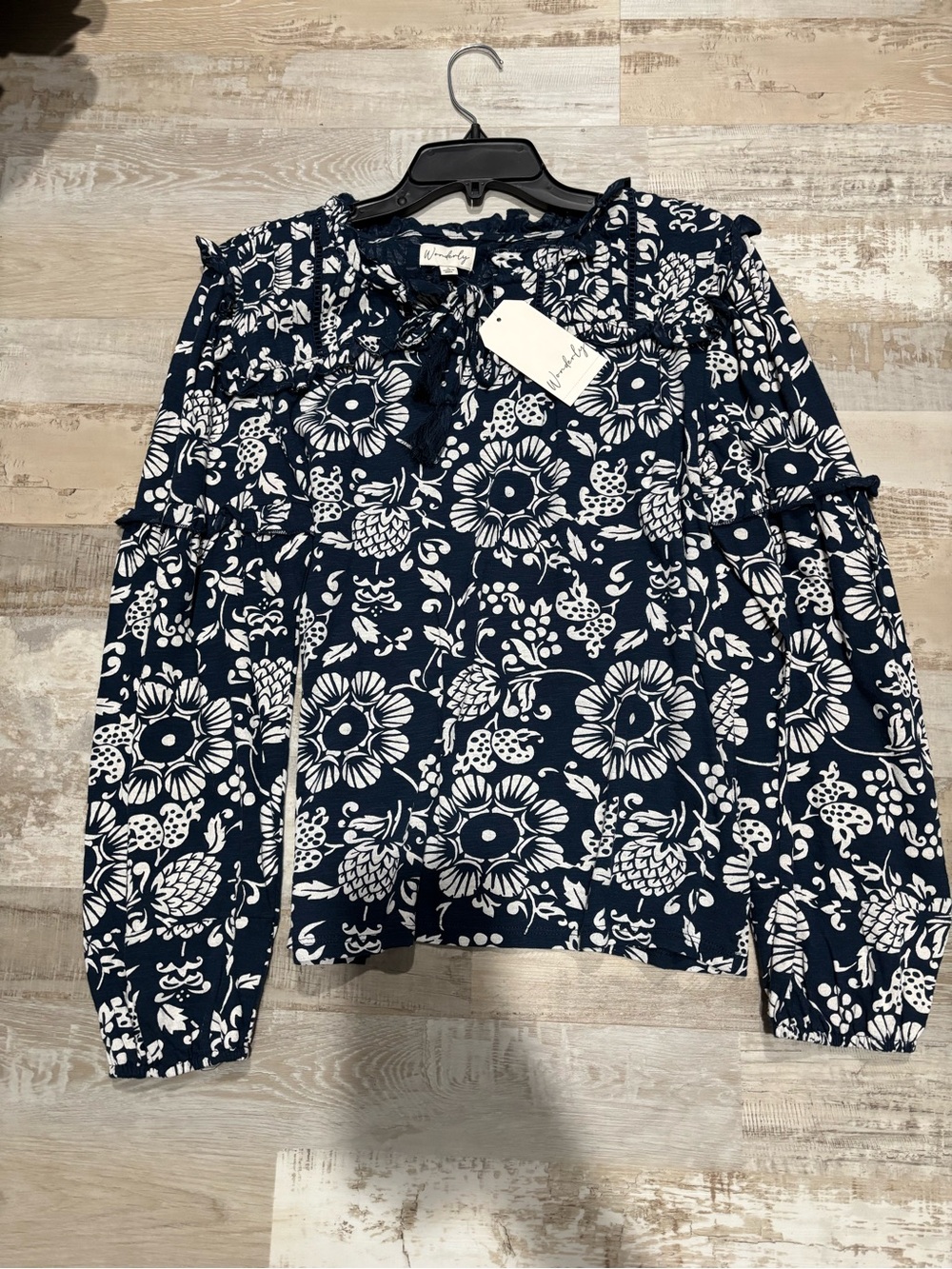 NWT Wonderly Navy and White Floral Tie-Neck Blouse